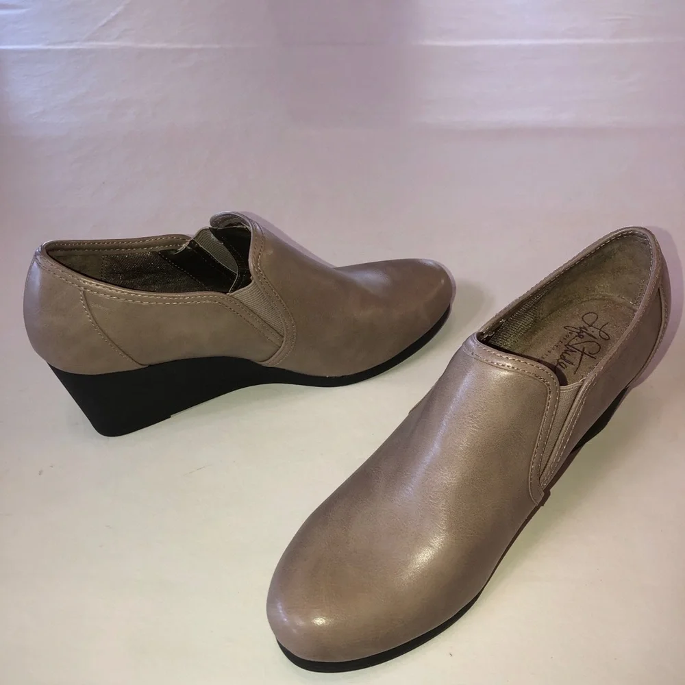 LIFE STRIDE Wedge Ankle Boots Slip-On Beige NWOB (10 M)